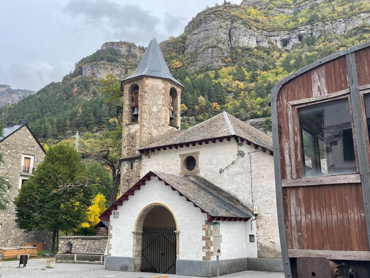 Calmfranc Atico Abuhardillado Con Vistas Al Rio Y La Montana Avistamiento De Ciervos En Canfranc Pueblo Экстерьер фото