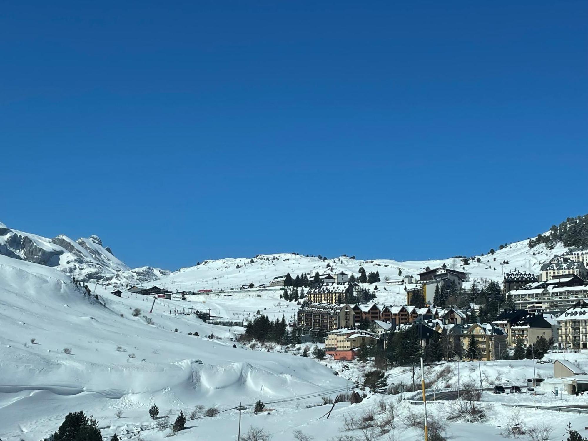 Calmfranc Atico Abuhardillado Con Vistas Al Rio Y La Montana Avistamiento De Ciervos En Canfranc Pueblo Экстерьер фото